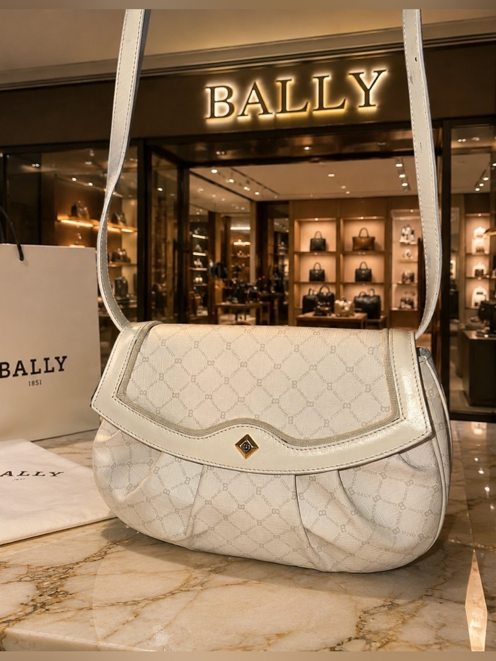 LUXURY Authentic Bally Quilted Crossbody Bag in Excellent Preloved Condition 💖
